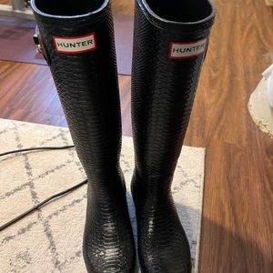 Black Snakeskin Hunter Boots